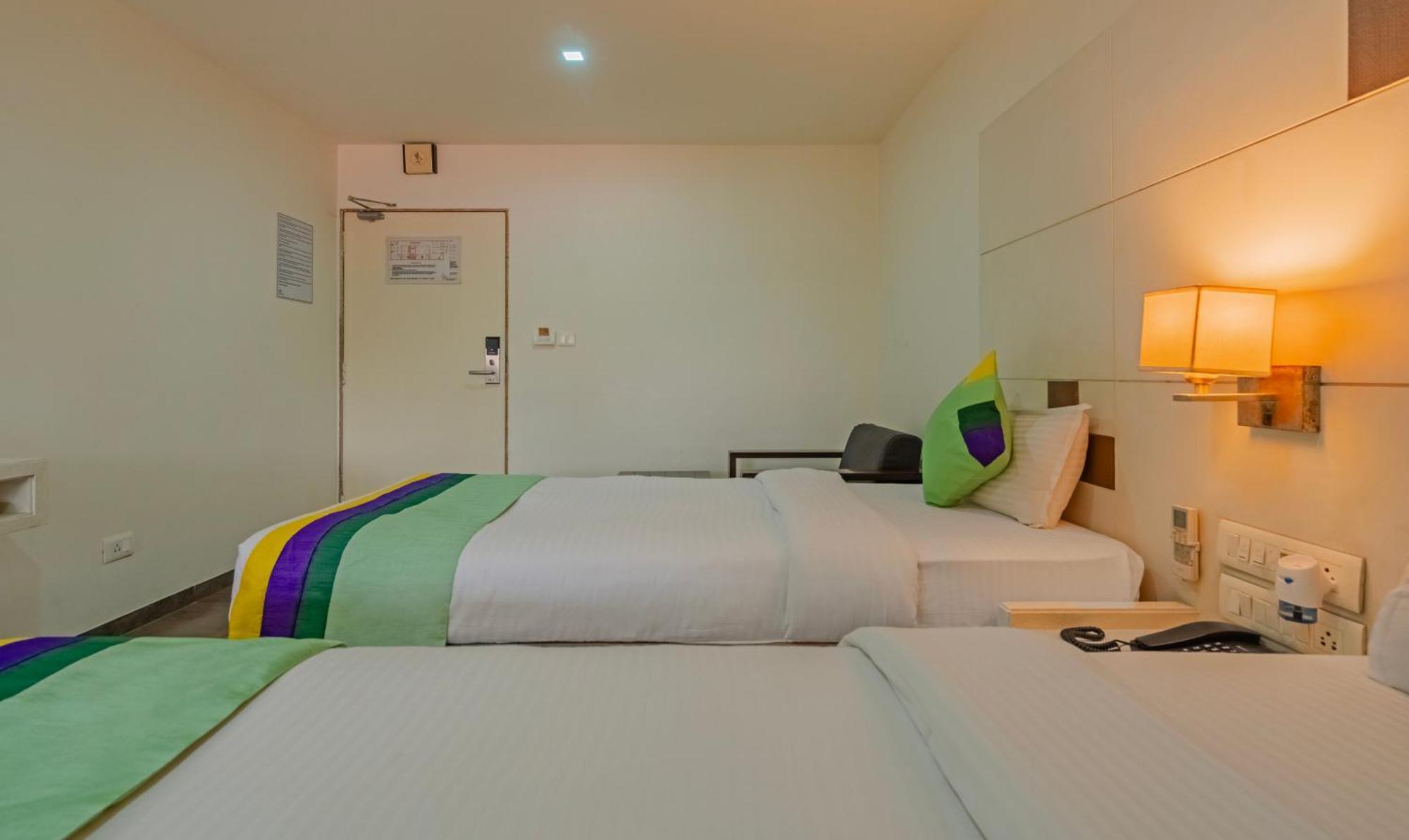 Hotel Casa, Vadodara Kültér fotó