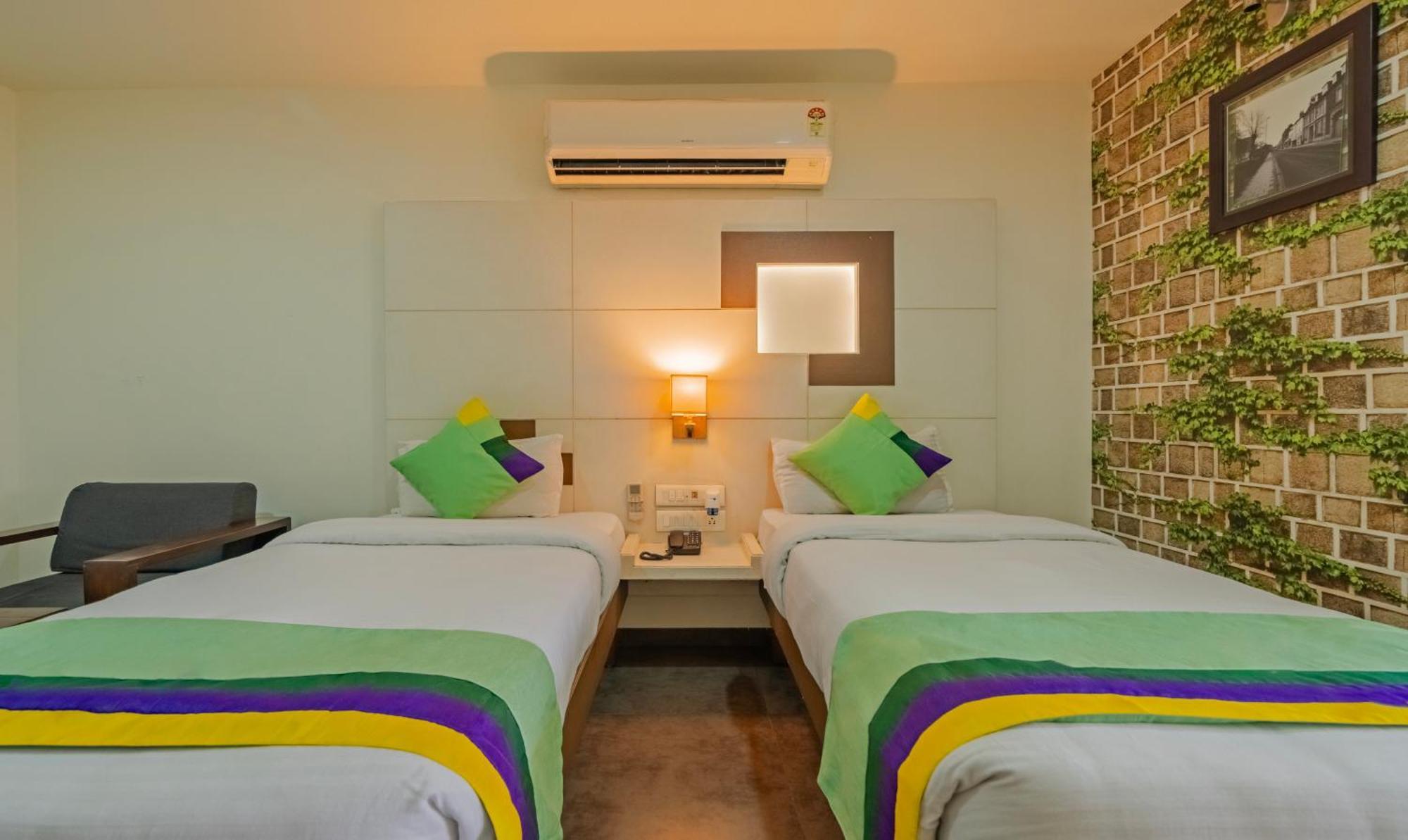 Hotel Casa, Vadodara Kültér fotó